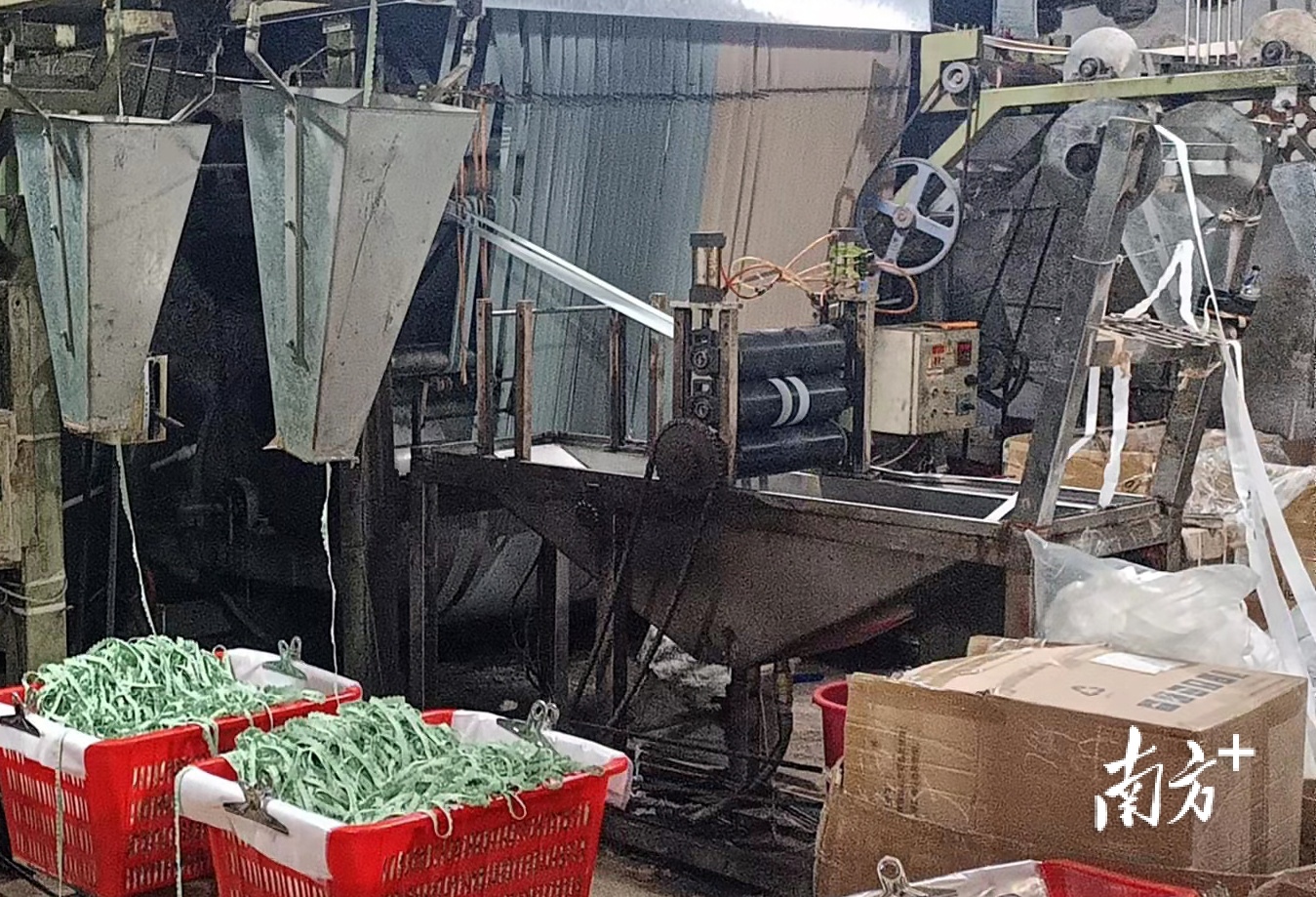 潮阳区铜盂镇洋美村两个非法"小土染"工场被查处