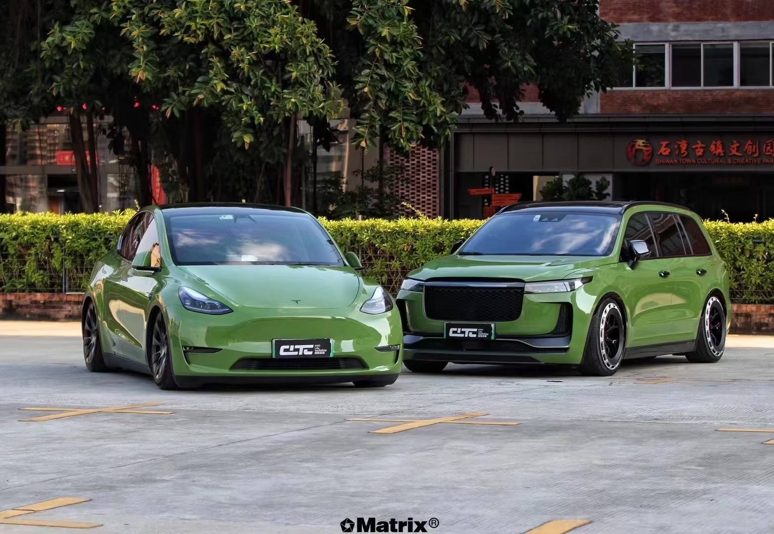 特斯拉model y矩阵改色膜赛车绿,洋溢着旺盛生命力的绿色