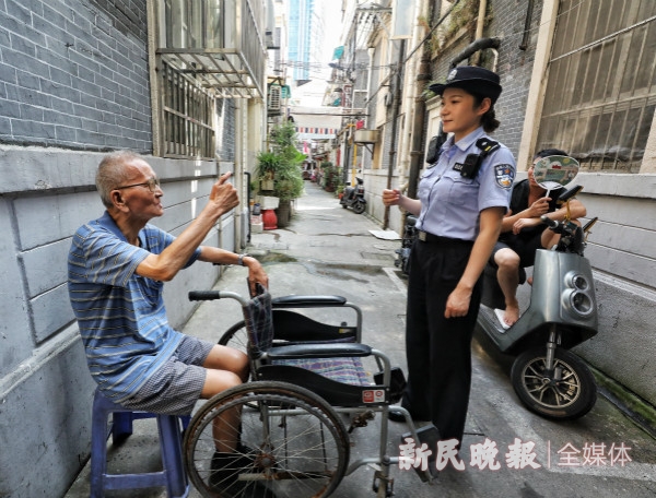 她爱心相连—南京东路派出所社区民警朱静怡的故事