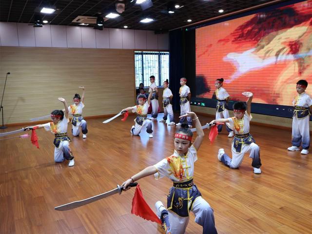 景鹏小学举办第十九届艺术节