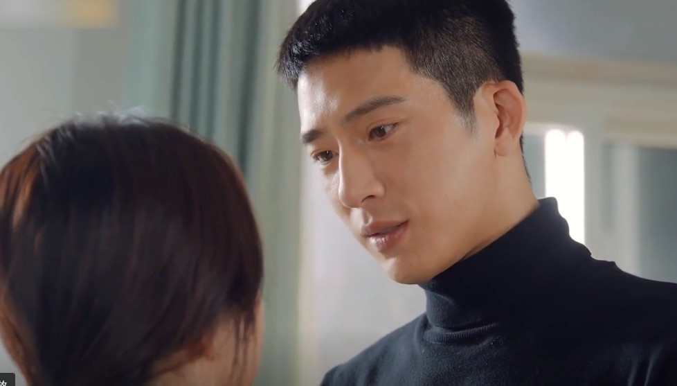 归路:归晓"沙发吻",路晨坏笑调侃:怎么就长大了