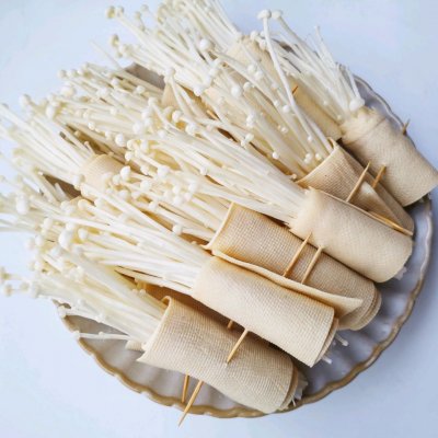 葱伴侣豆瓣酱能蘸善炒 豆皮卷金针菇
