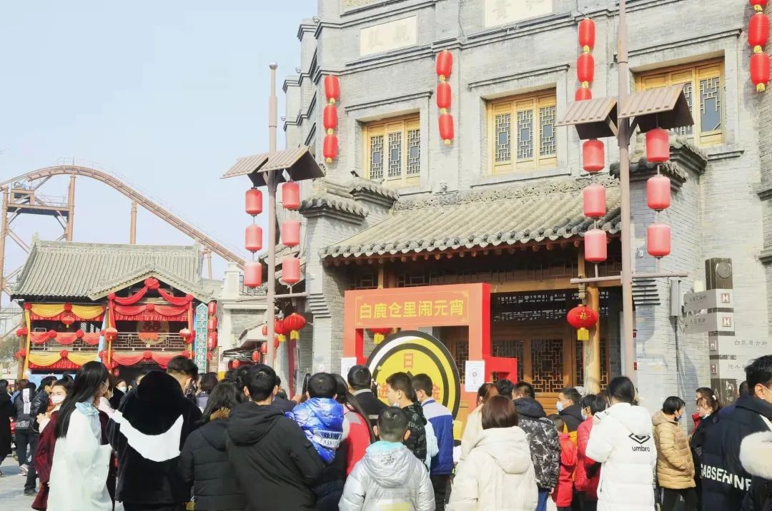 直播过程中,白鹿原·白鹿仓景区还贴心地为网友准备了节日福利,海洋馆