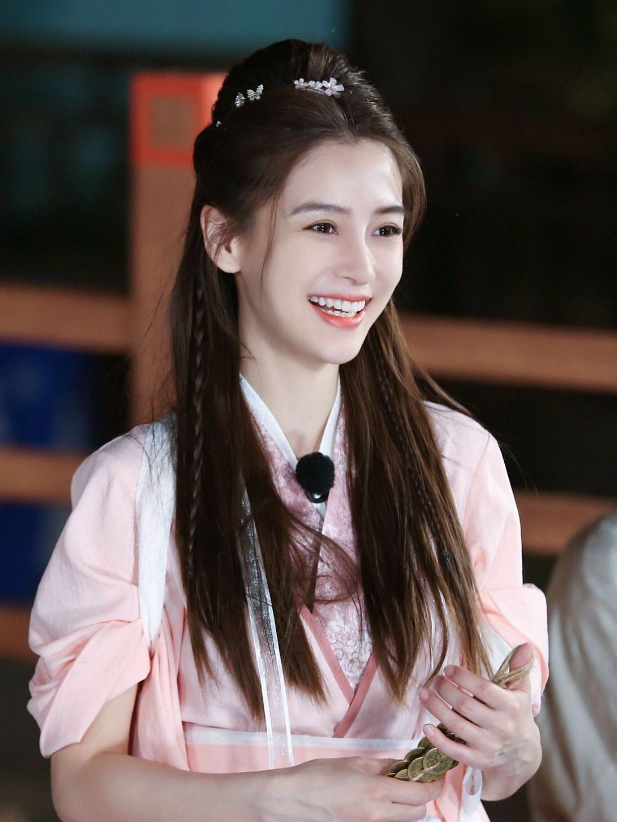 baby的颜值没得挑,别人穿汉服像"丫鬟",她穿上就像"大小姐"