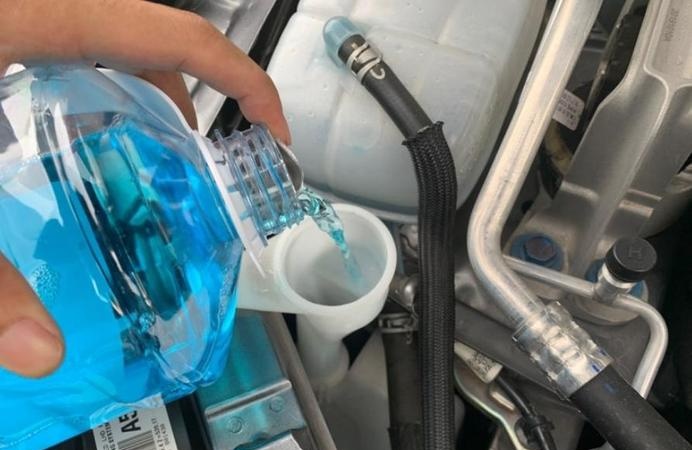 日产轩逸如何加玻璃水视频(日产轩逸如何加玻璃水)