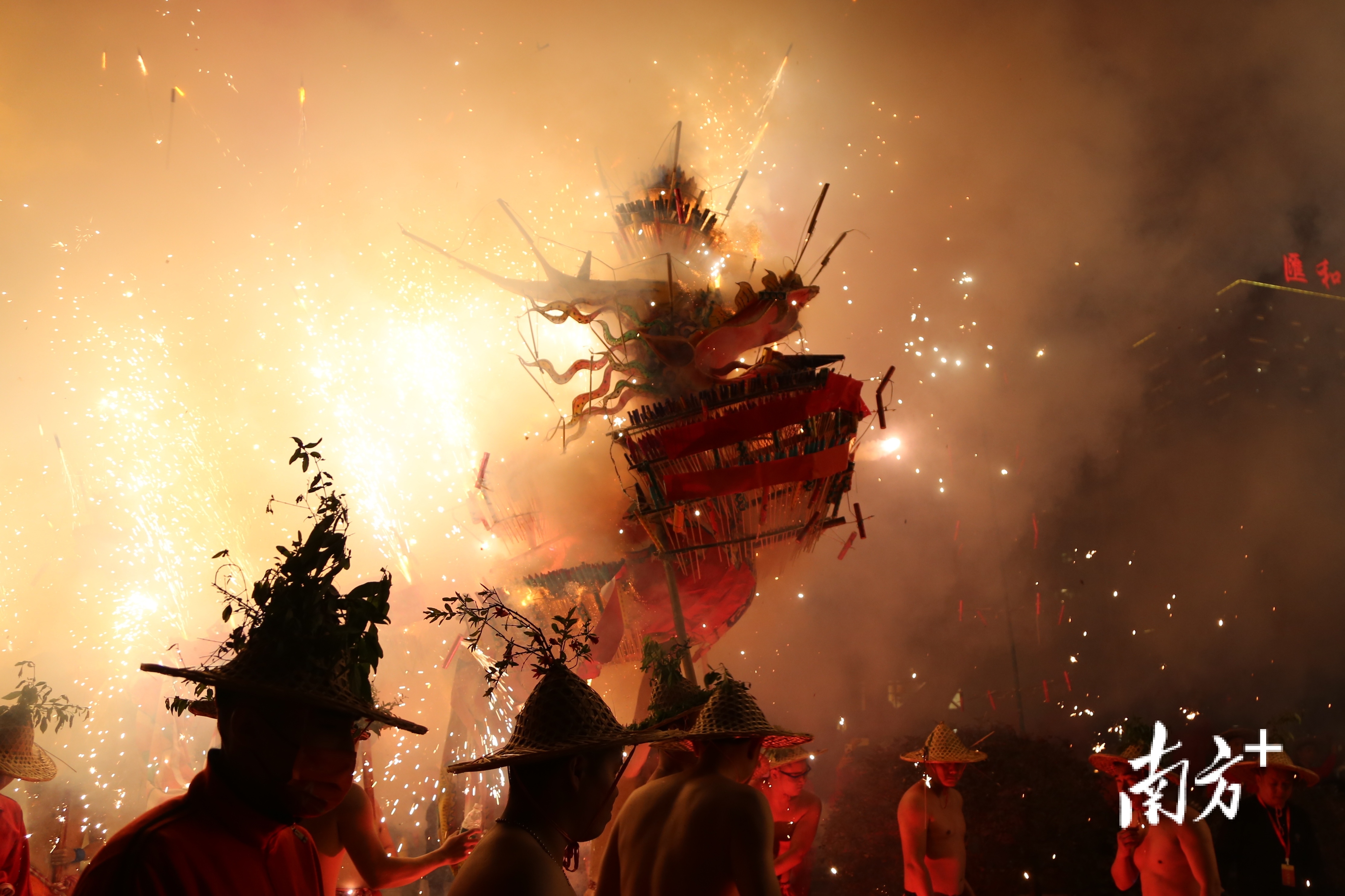 巨龙喷火,烟花冲天!揭阳乔林烟花火龙震撼上演|民俗闹新春