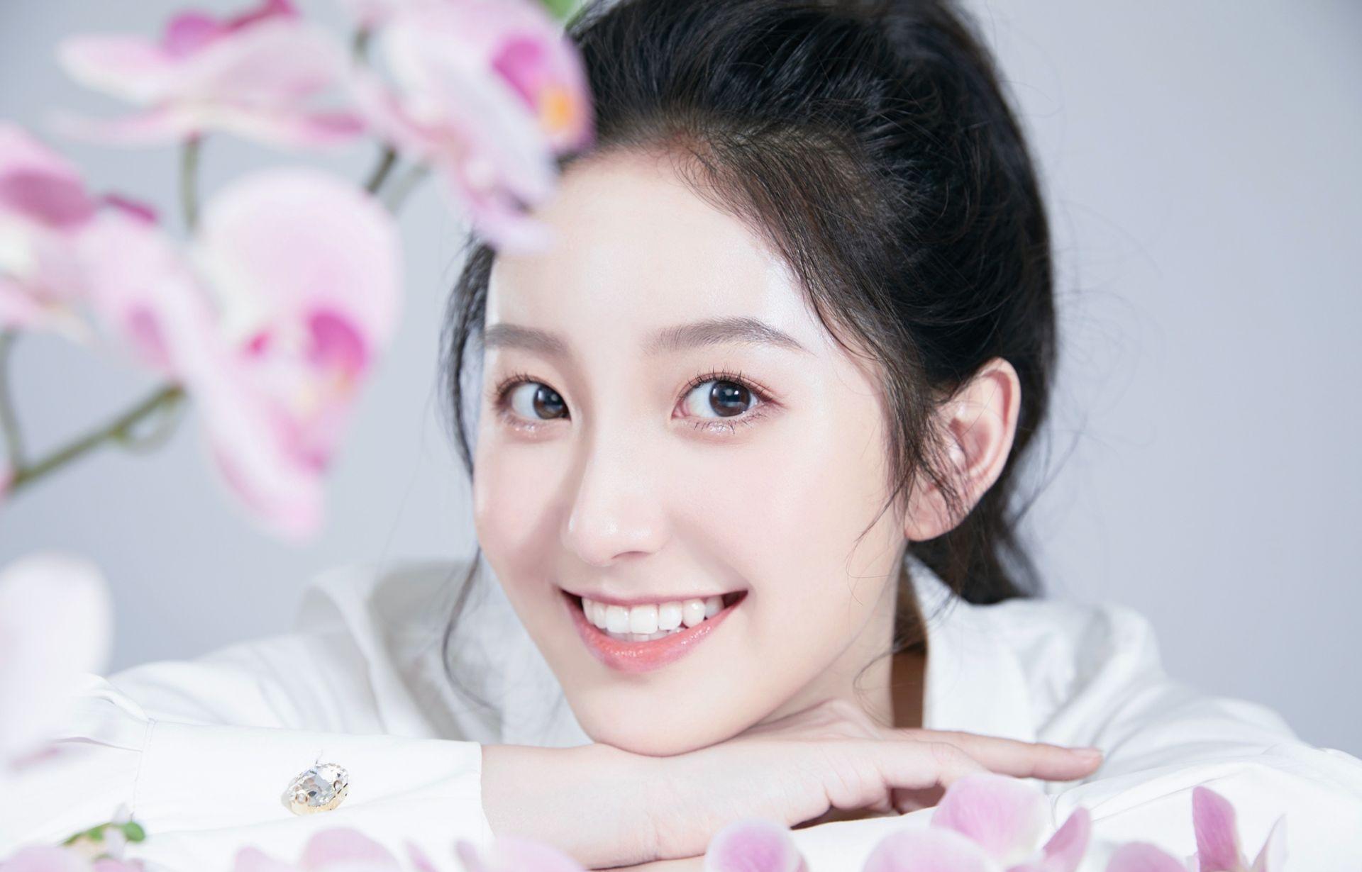 用声音传递温度和力量!深圳女孩严尚嘉亮相央视主持人大赛