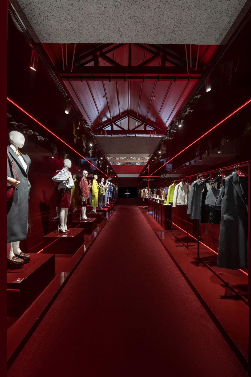 为何古驰的安可拉红是当前奢侈品行业最具价值的颜色