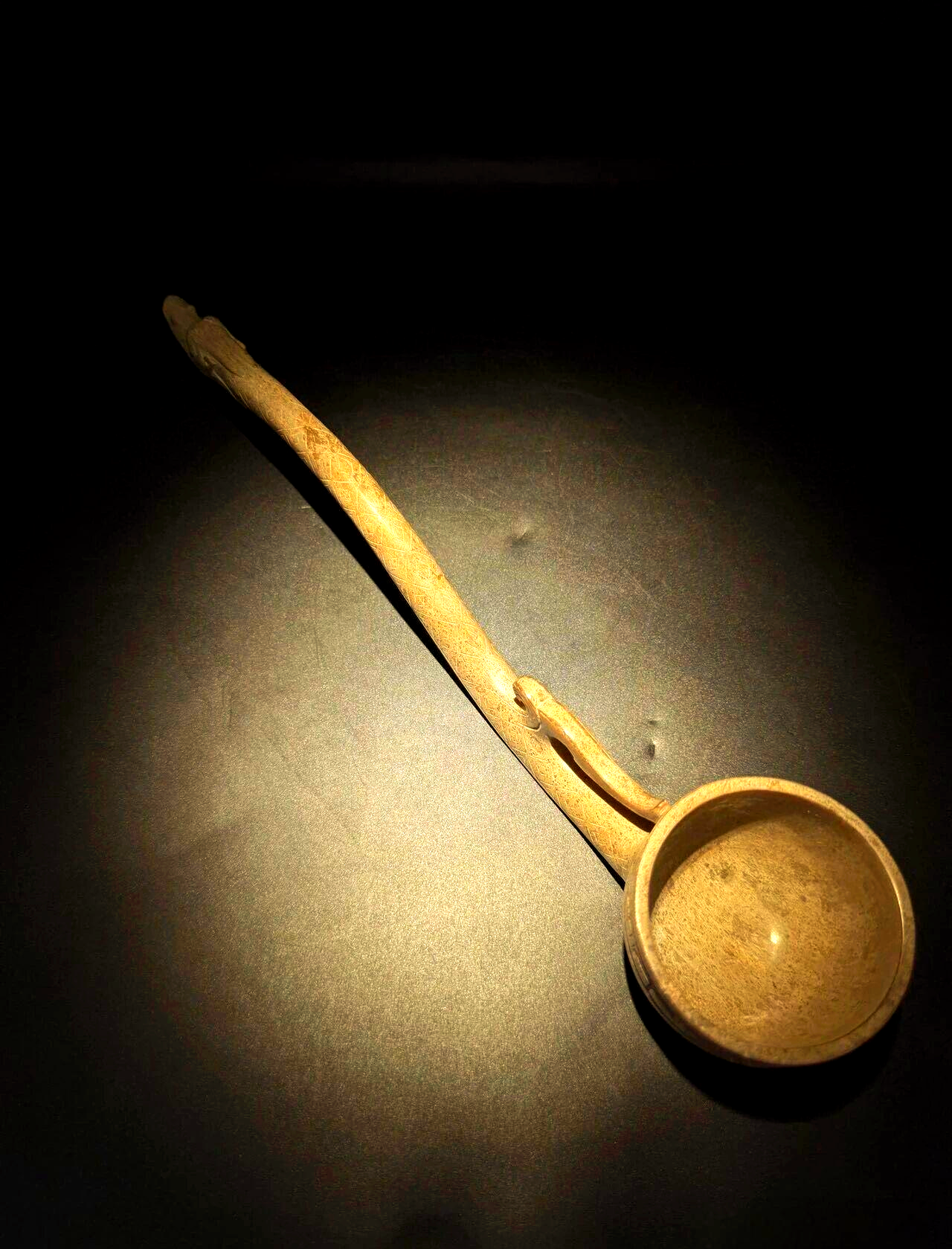 汉代龙头酒勺:从酒文化到权力象征