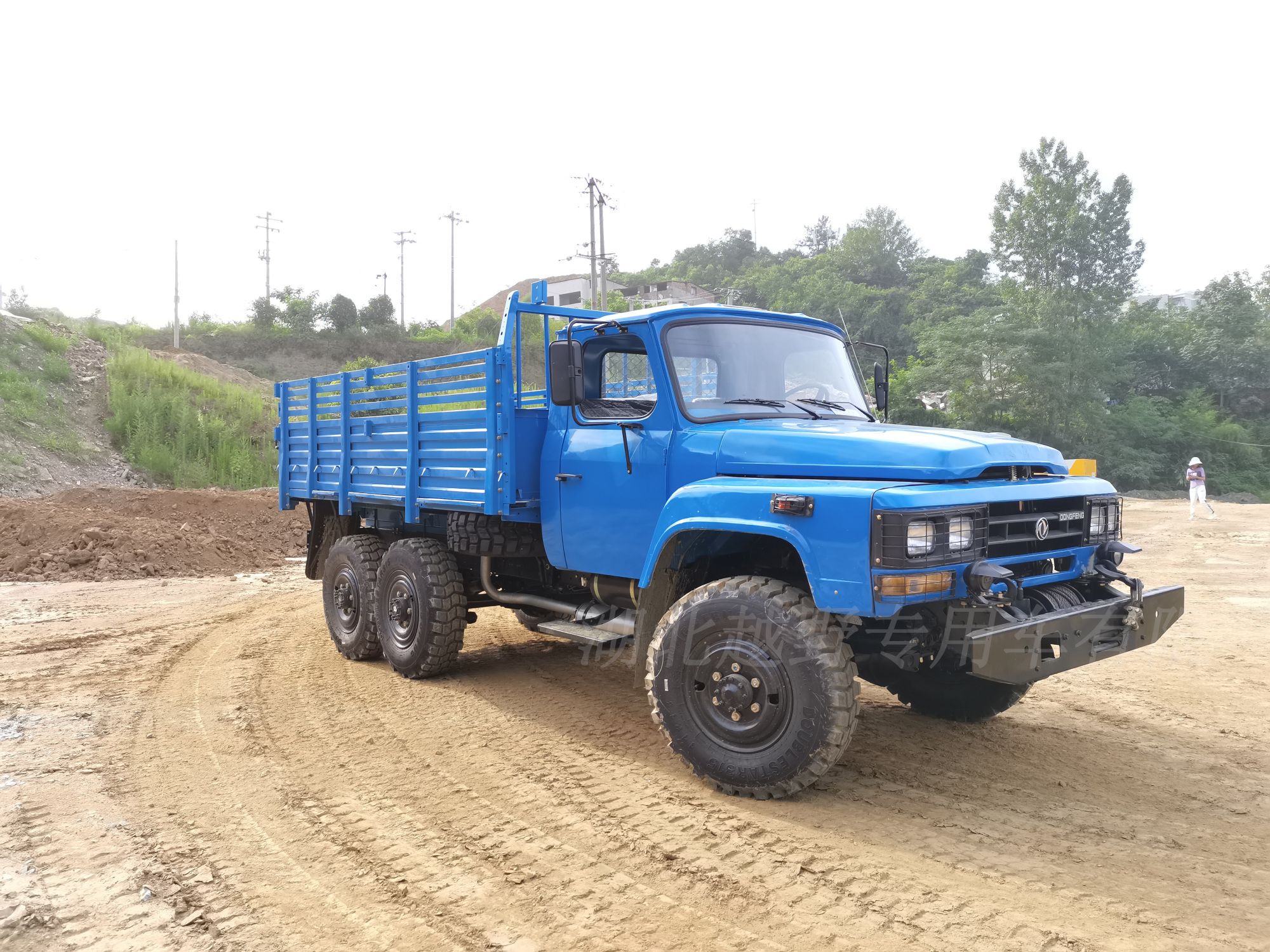 yyds!东风尖头6六驱6×6eq2082/东风240军车复杂路况试行!