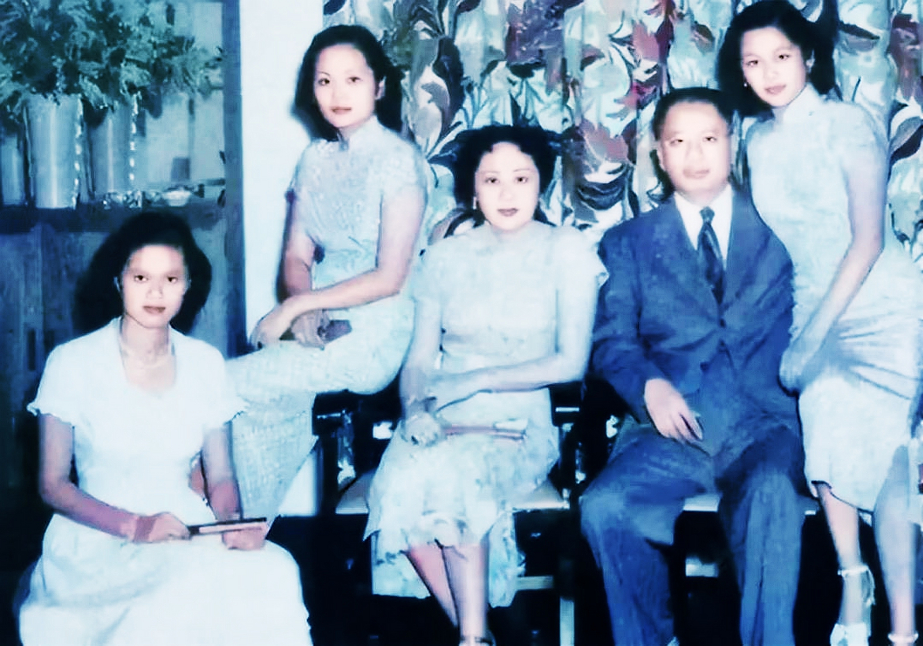 1948年,宋子文全家在美国合影.