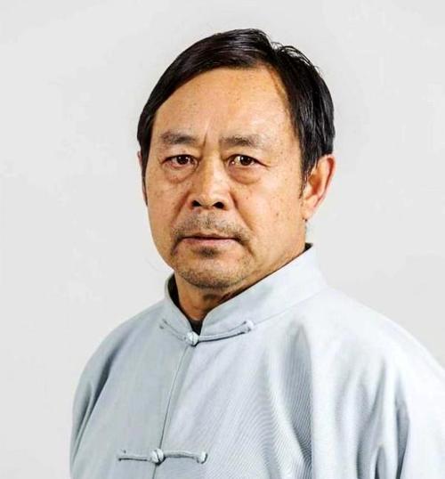 广州一男子不顾妻子反对力挺马保国,自称是关门弟子,网友质疑