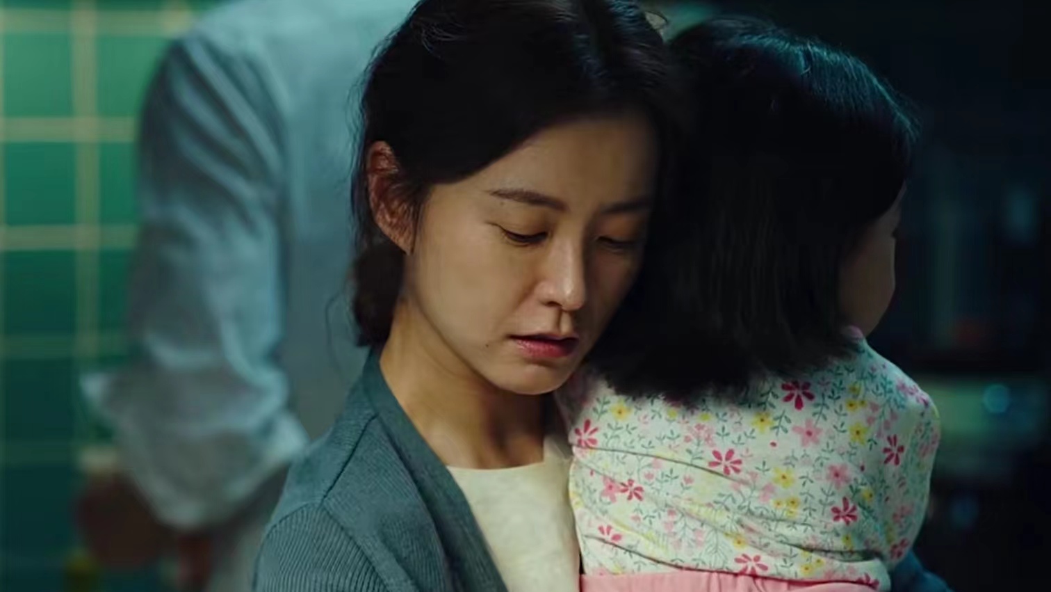 《82年生的金智英》原著:做不了"完美女性"的她,选择做回自己