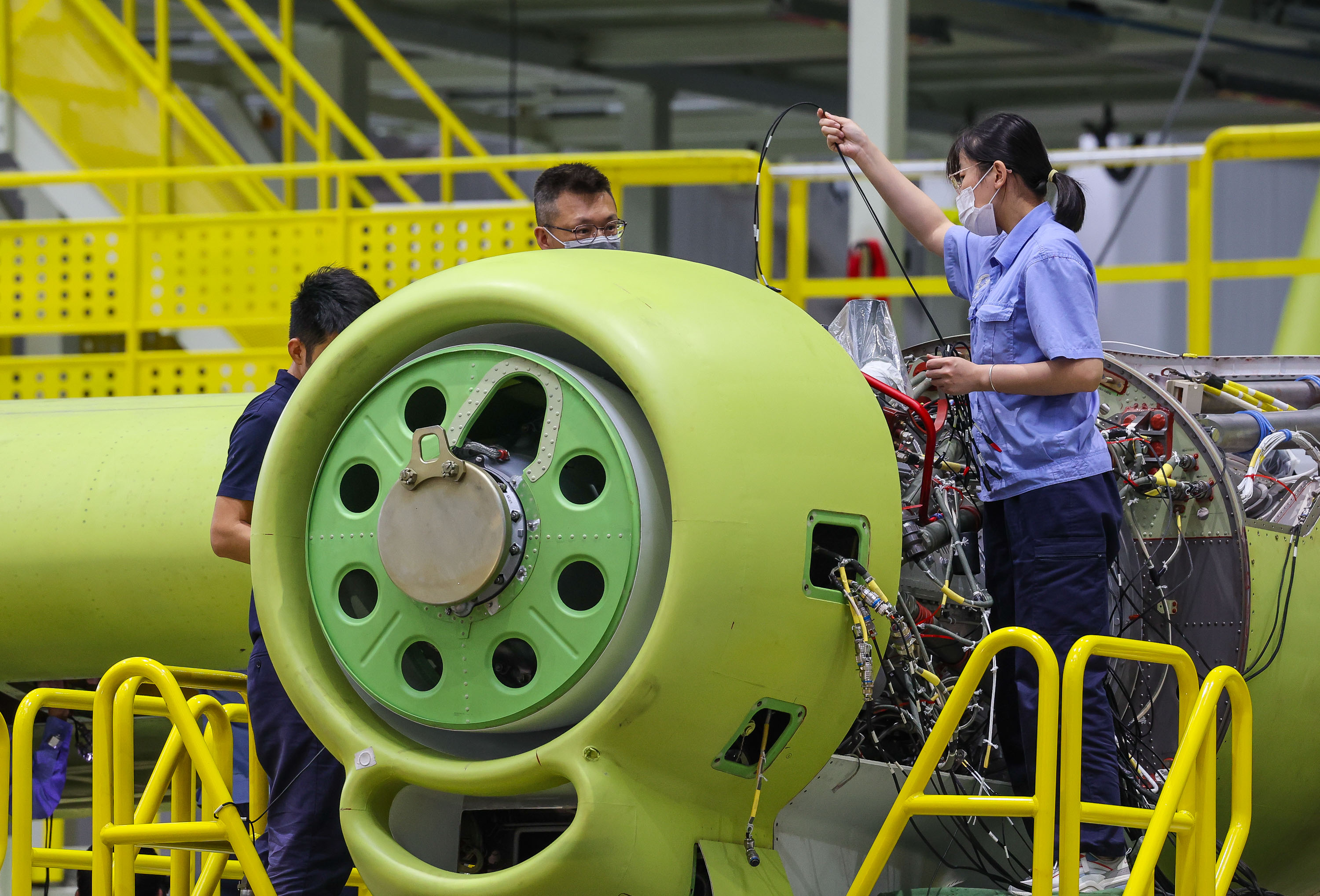 探访"鲲龙"水陆两栖飞机ag600m总装生产线