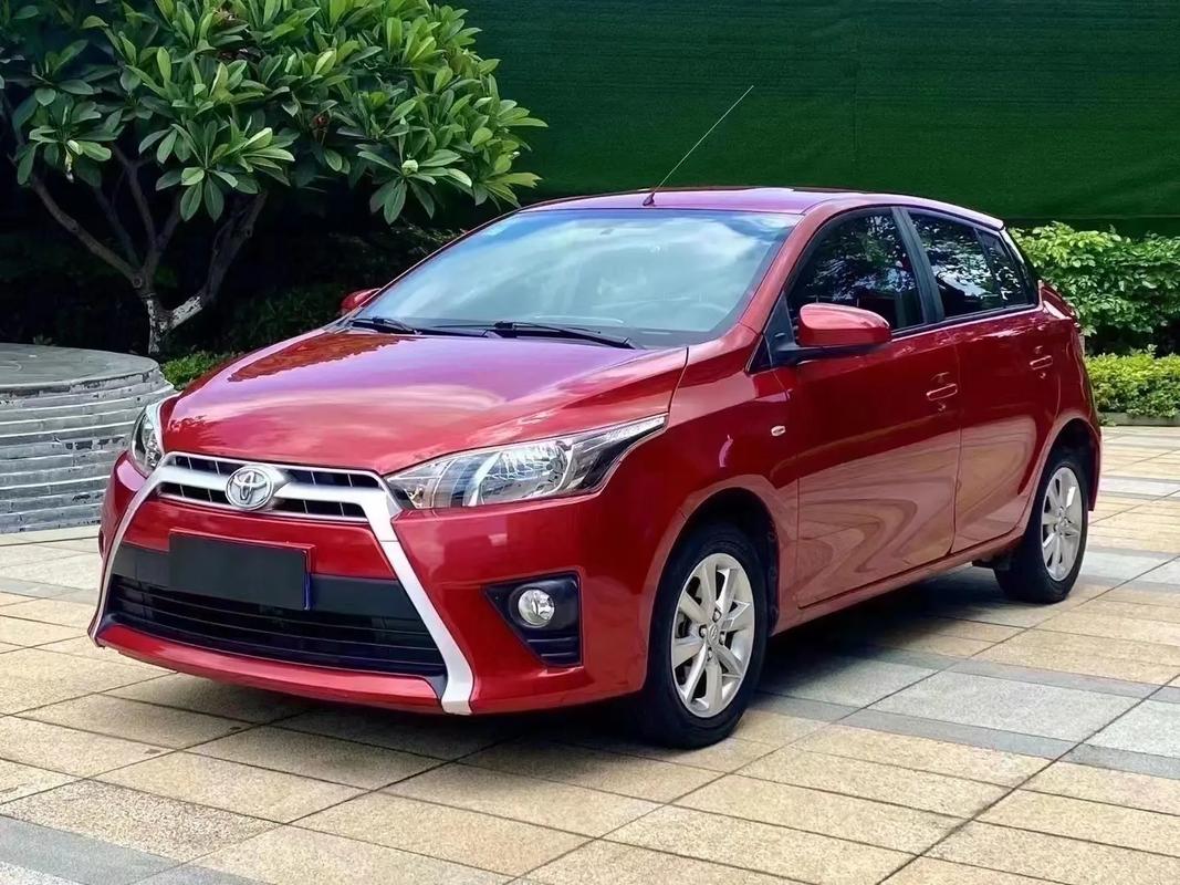 红色轿车车型 红色轿车车型