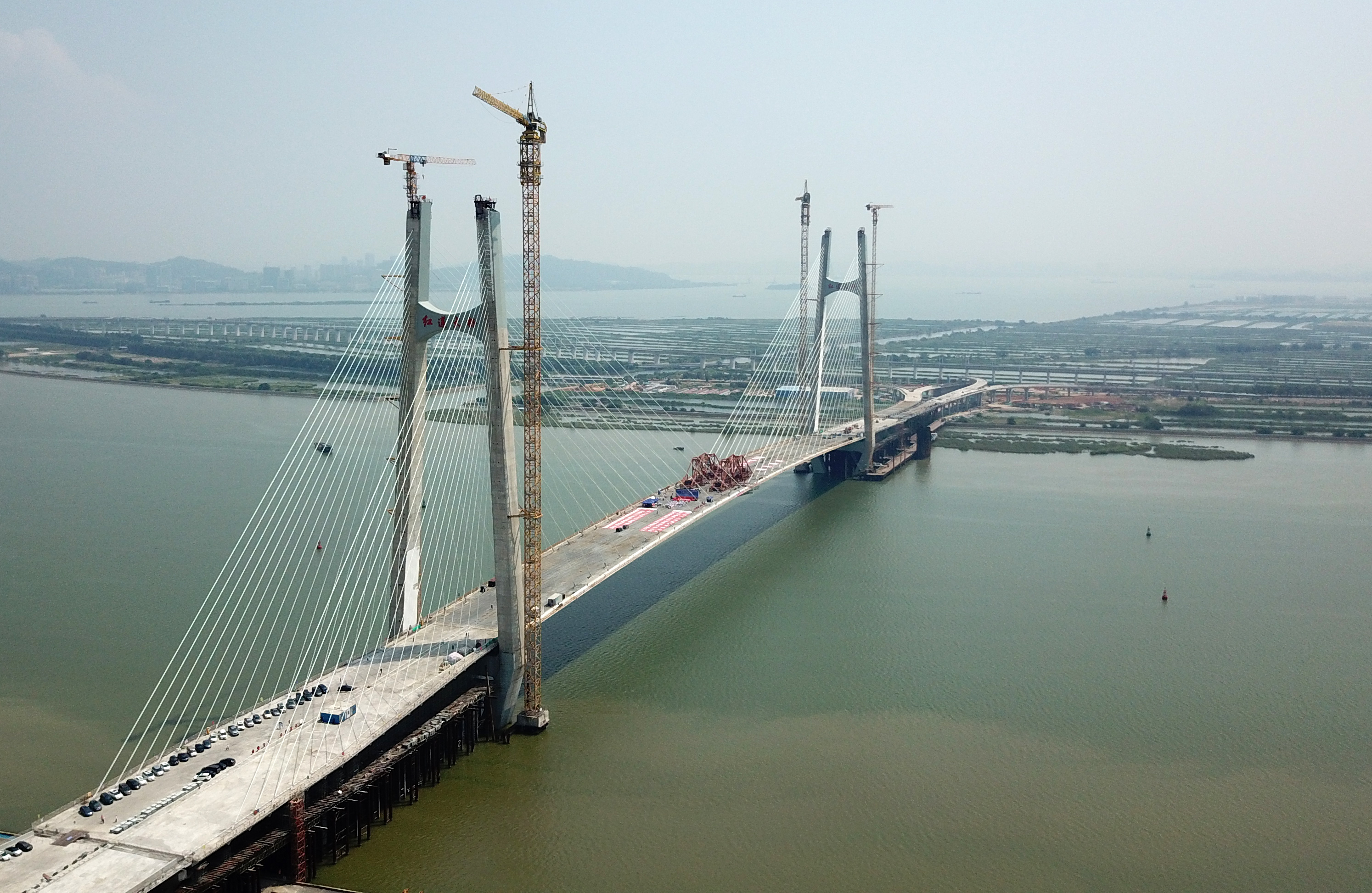 广州南沙红莲大桥主桥合龙