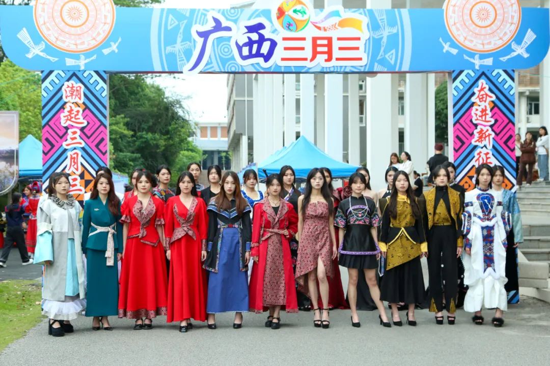 也秀出属于南职学子的民族风采既展现出壮族儿女的激