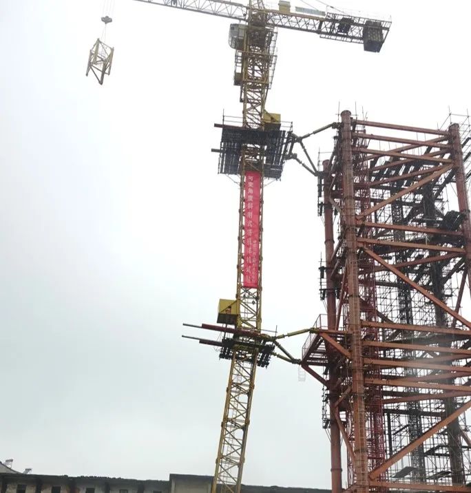「重磅」行业首创!中建三局"可变角度斜附式塔机"试验成功!