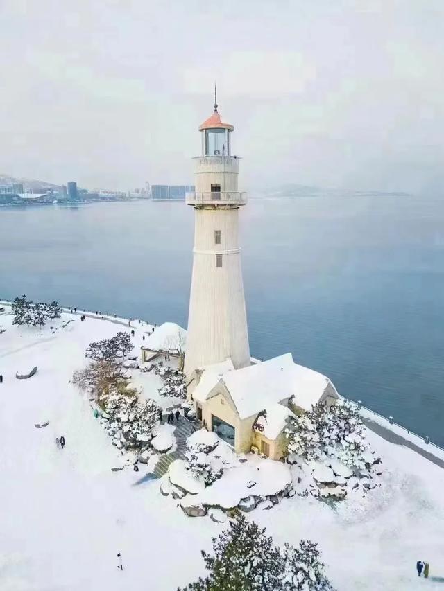 威海雪景海边图片