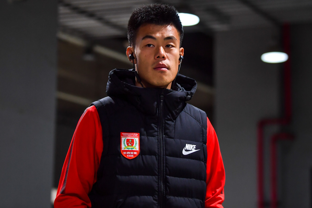 官方:谭龙随国家队赴迪拜参加40强赛