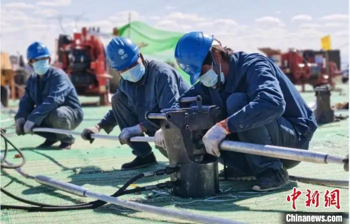 新疆阿勒泰-准北750千伏输电线路工程全线贯通