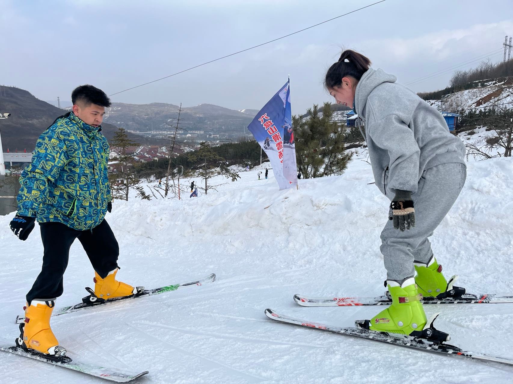 固原滑雪场:人人都学谷爱凌