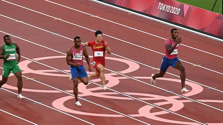 苏炳添领衔,中国队小组第一晋级4×100米接力决赛!