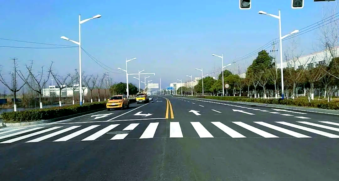 道路标线施工：保障安全的隐形守护者