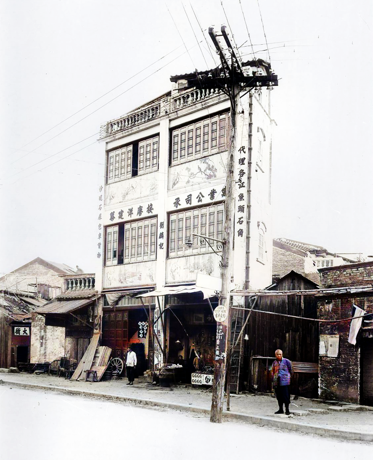 1920年的广州,女学生在街头开汽车,冯玉祥原配夫人罕见出镜