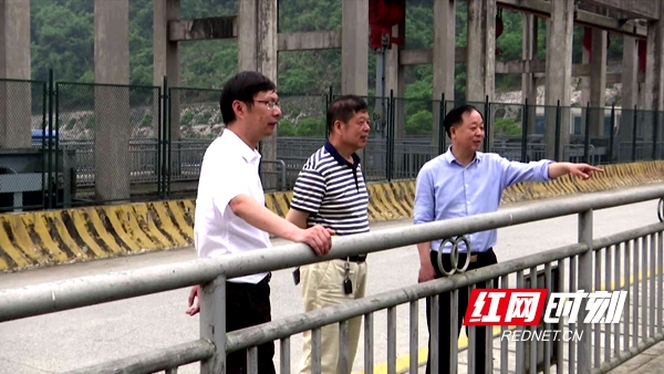 邵阳:肖拥军检查资江新邵段河长制工作