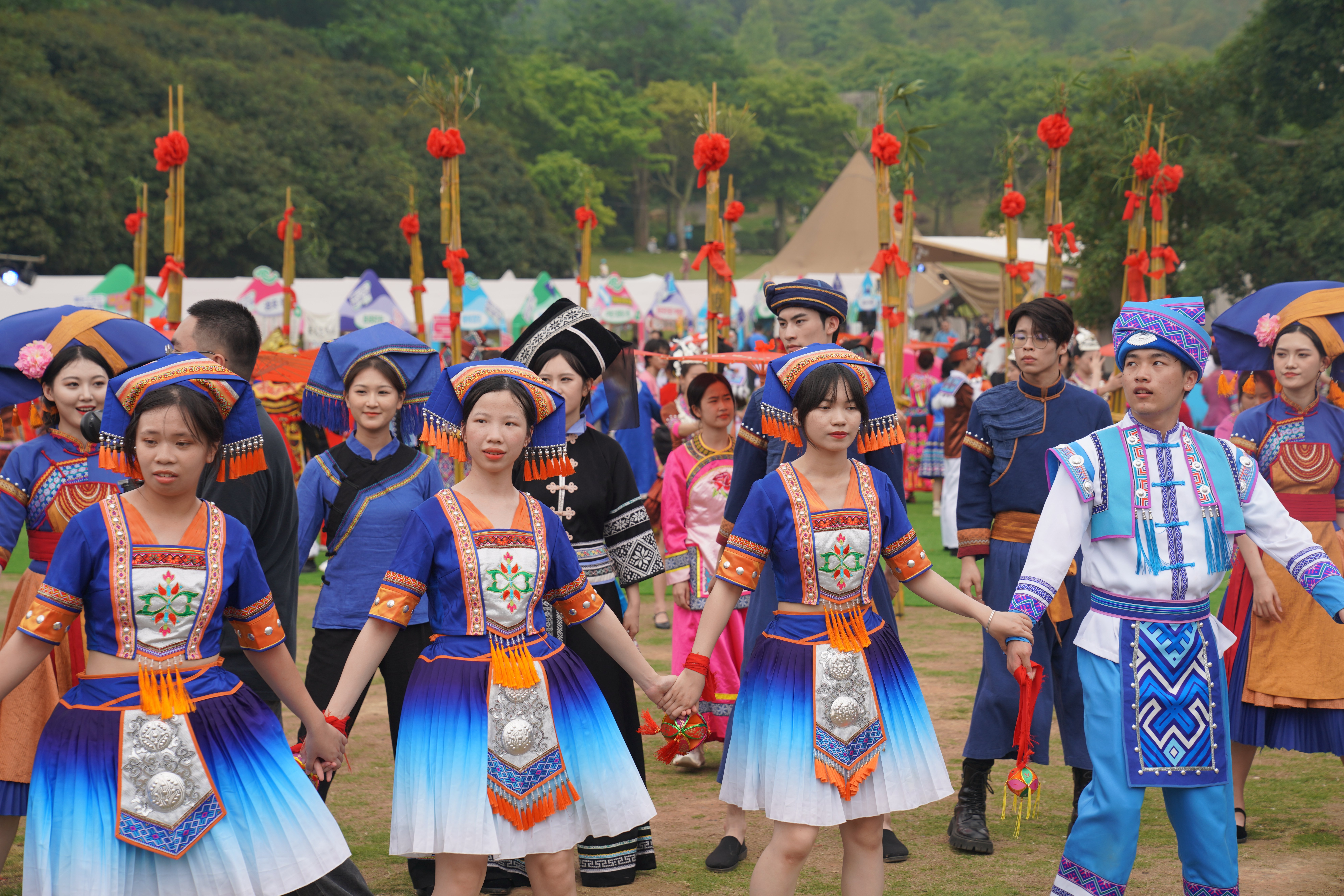 广西:多彩"沉浸式互动"启幕"壮族三月三"