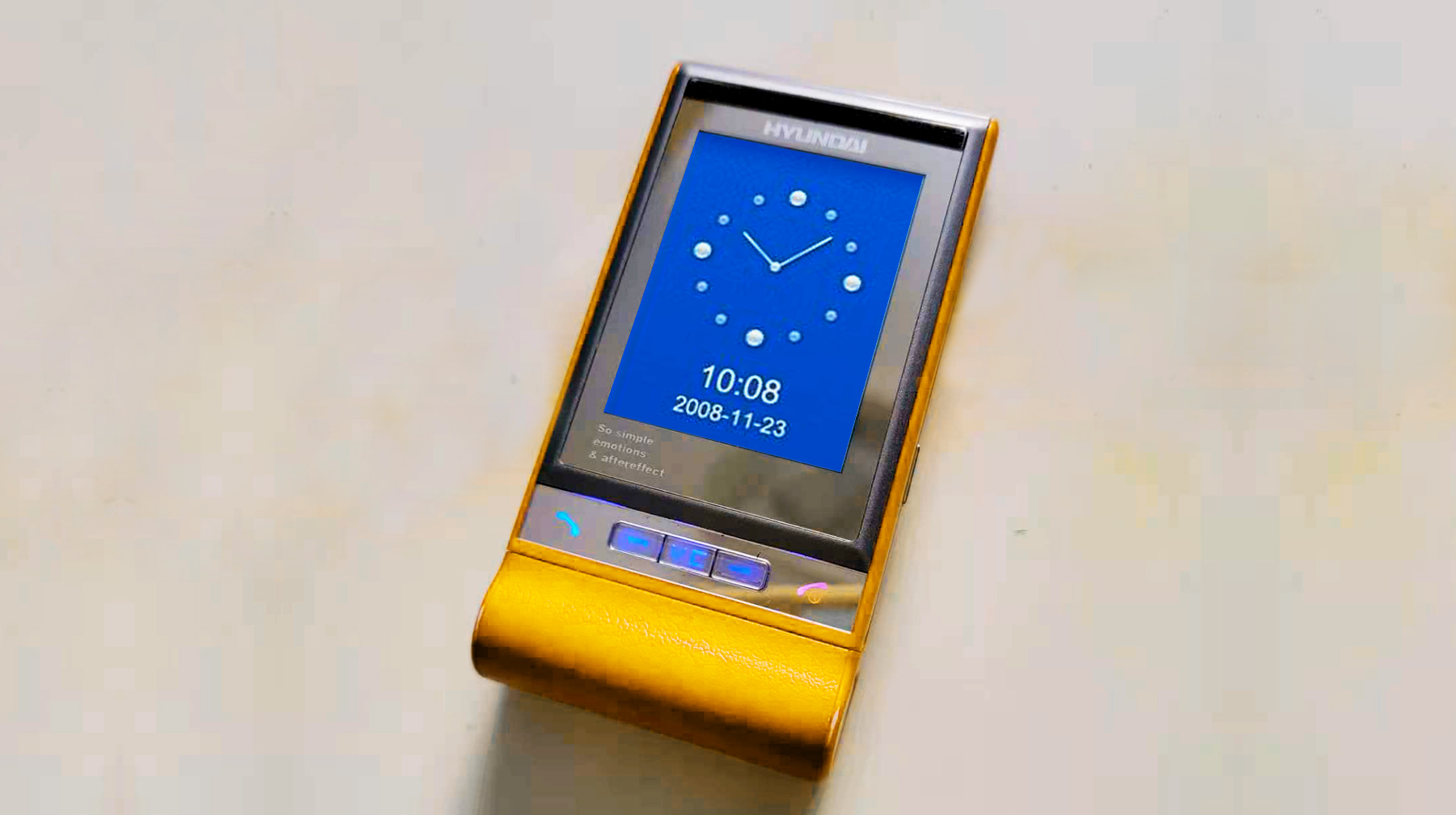 用5号干电池做电源,体验韩国现代这款滑盖手机,续航就是不一样