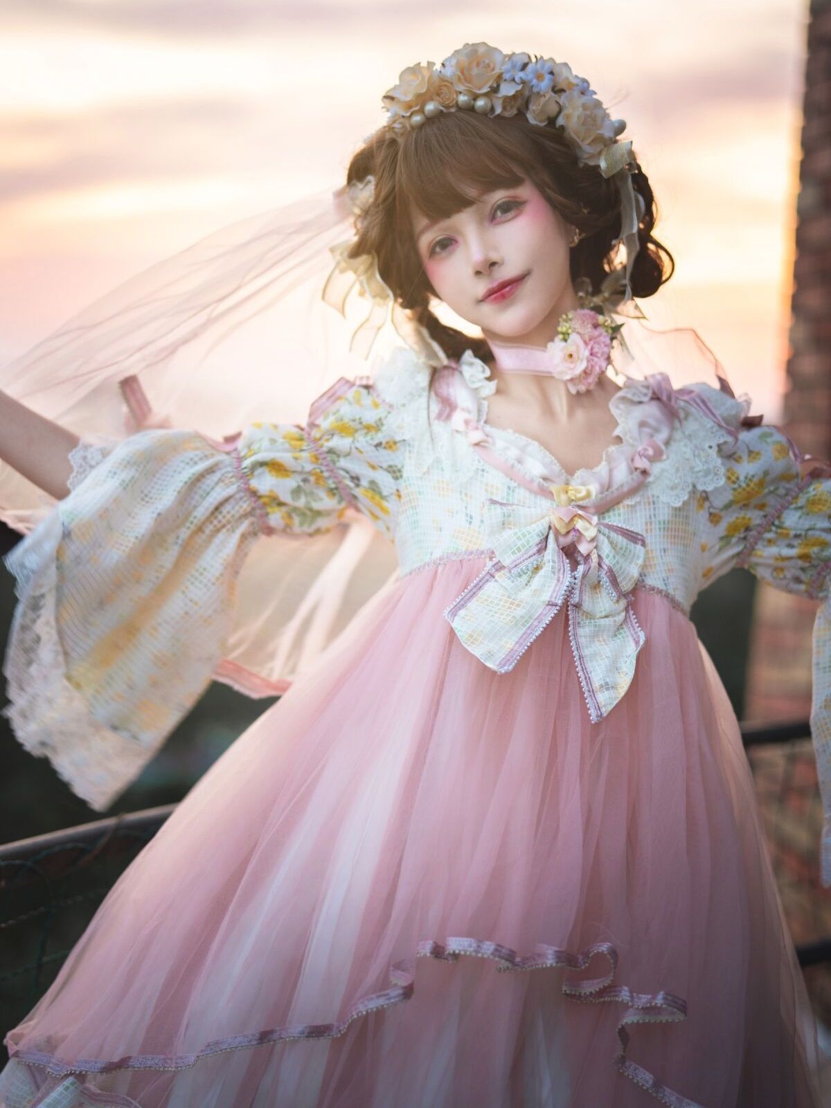 谢安然好适合穿花嫁洛丽塔,气质不输当红女星,温婉又大气