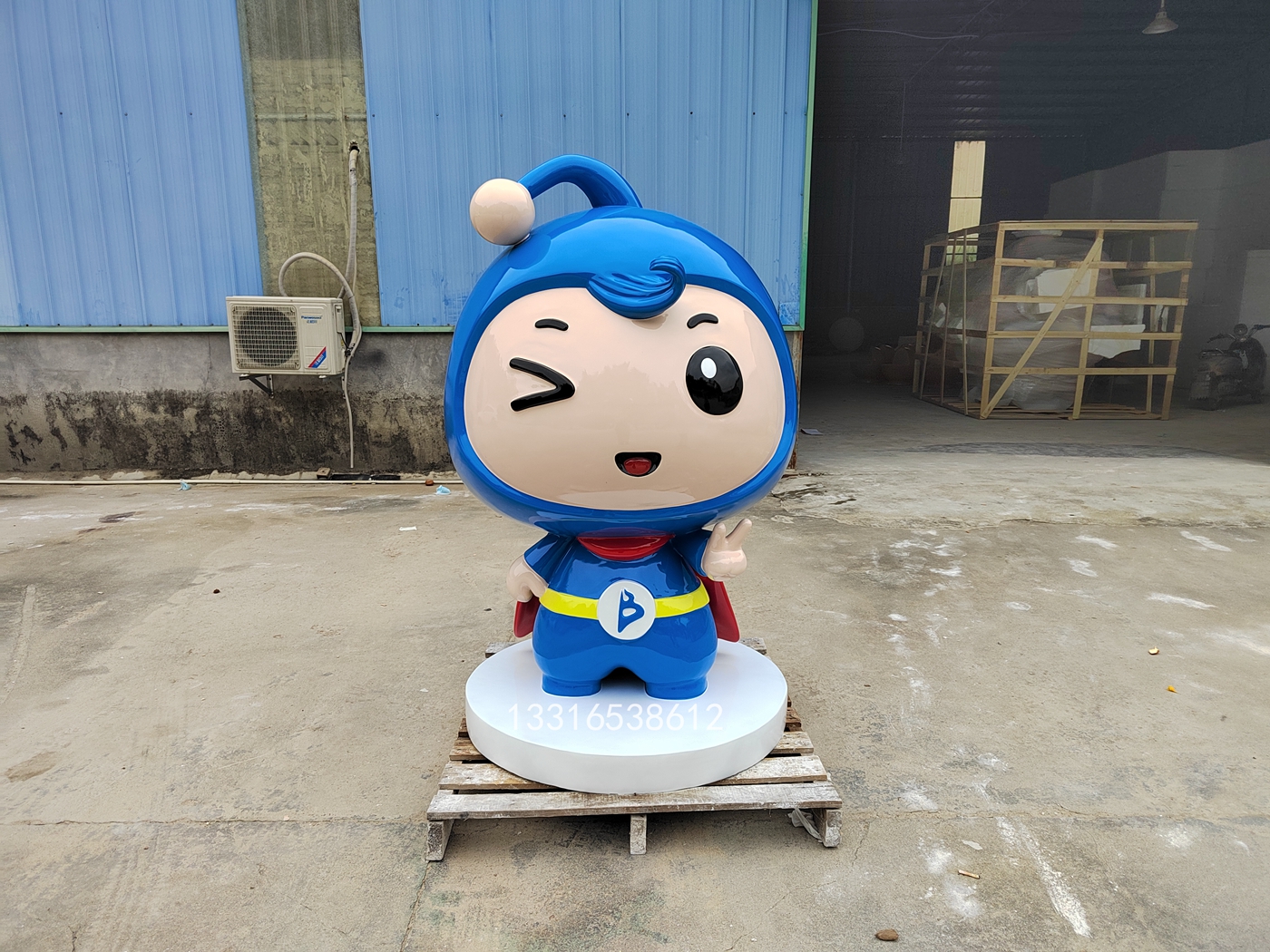 满怀诚意的玻璃钢企业吉祥物雕塑给人踏实可靠之感