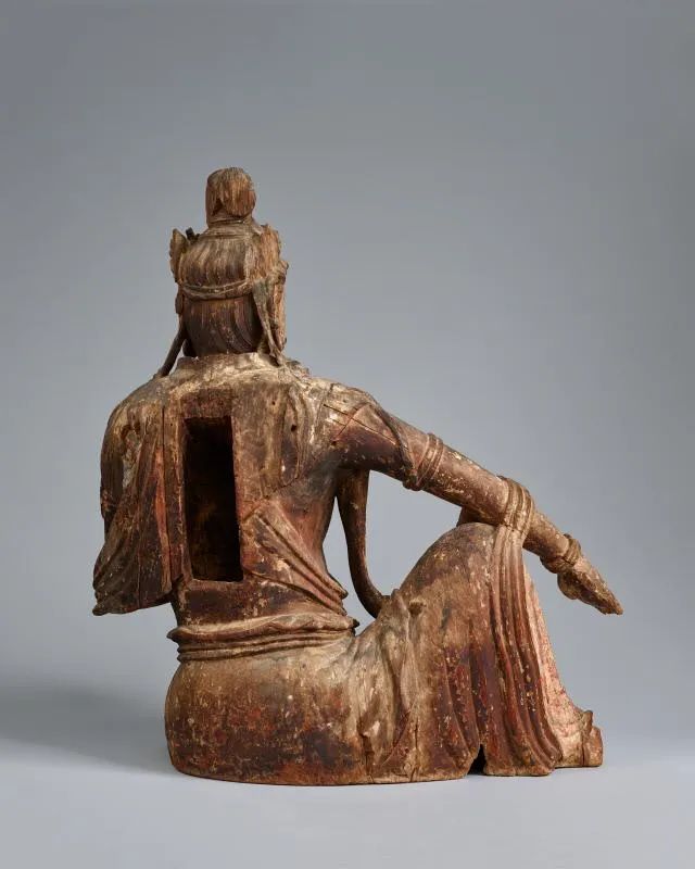 宋代木雕彩绘水月观音坐像