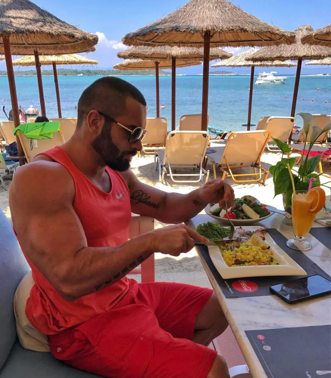 "健身第一男神",巧克力腹肌,完美肌肉!全球身材最好!