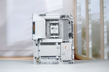纯白搭配二次元！技嘉B850 AORUS ELITE-P ICE雕妹主板装机体验