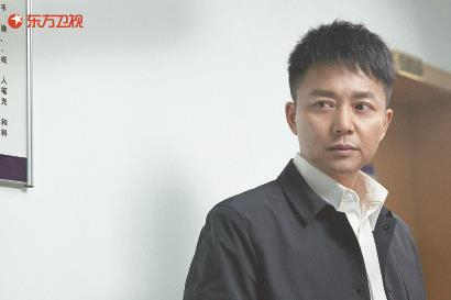 刘奕君饰演何勇