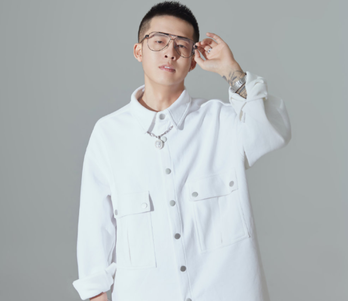 网红刘一手转移财产,与媳妇假离婚?本人直播辟谣,直言:真离了
