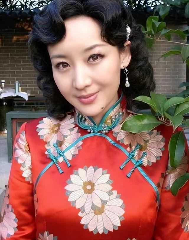 和孙楠离婚13年了,被生活磨平了棱角的买红妹,过得还好吗?