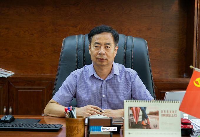 黄保东:道德高地的守护人