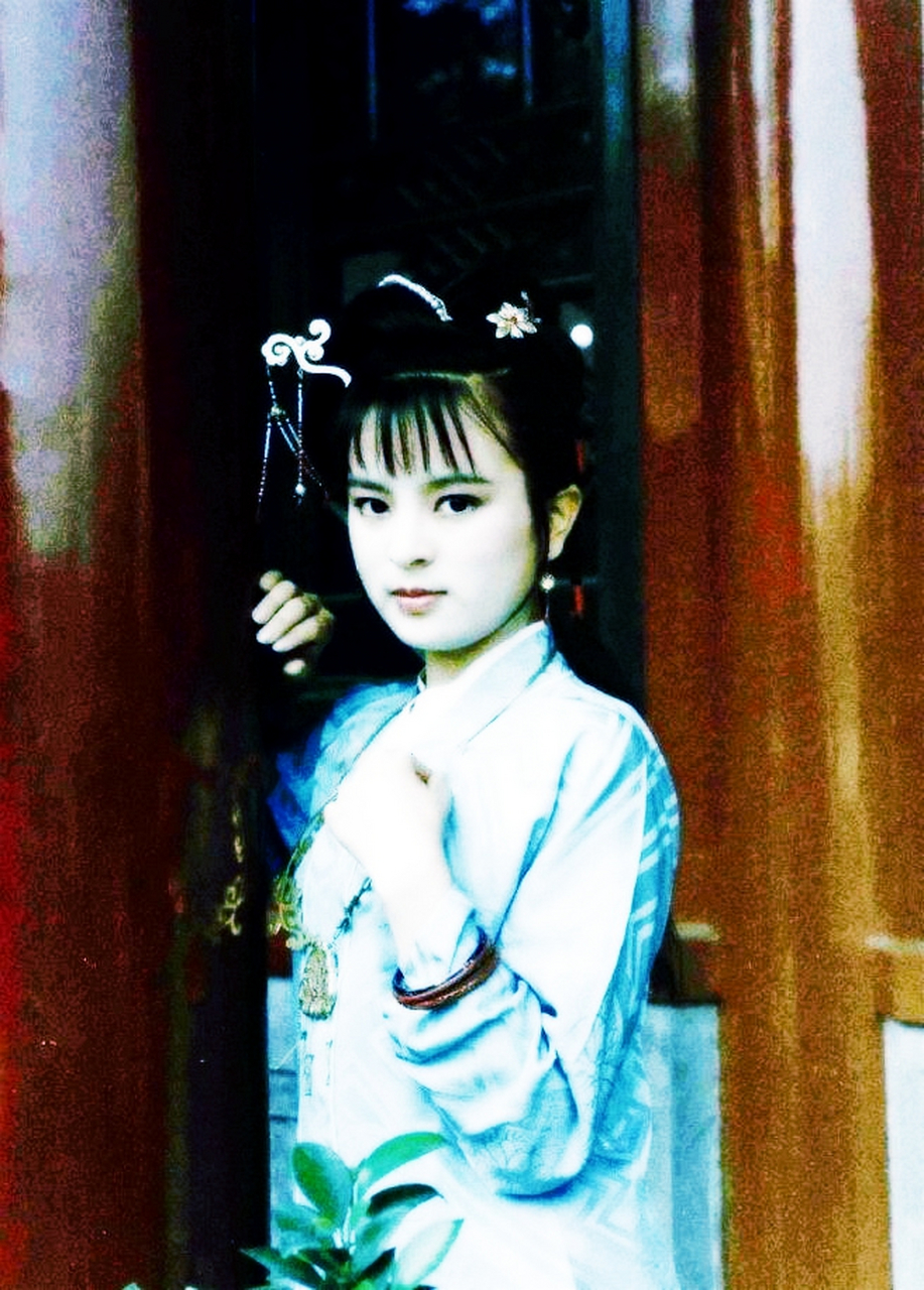 1987年央视版电视剧中贾探春的扮演者东方闻樱剧照《红楼梦》