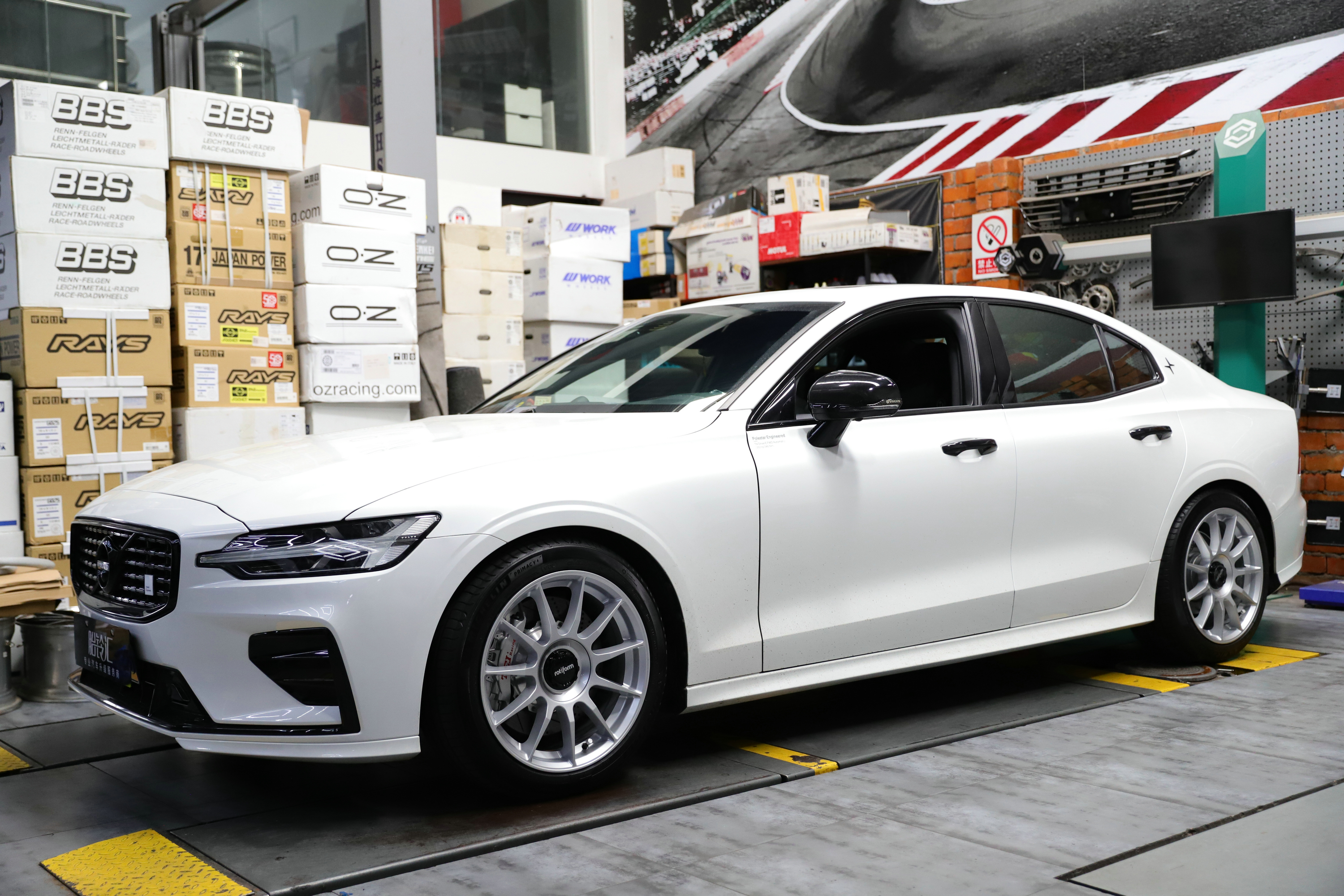 升级改装美国rotiform轮毂:让沃尔沃s60运动感十足