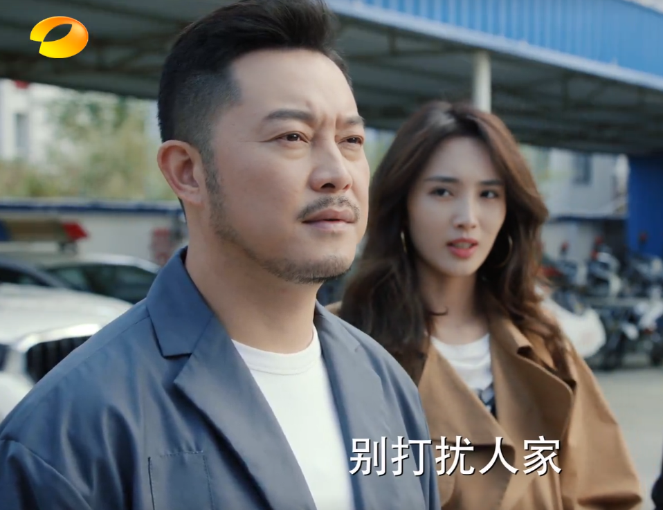 《爱很美》:她是沙溢的"90后女友",天生大长腿,靠河神爆火