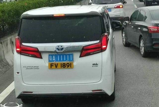 车牌fv黄底开头是什么