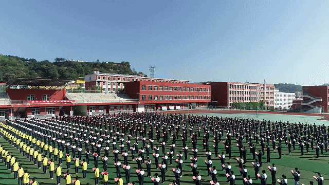 不负青春 强国有我——交口二中举行千人诵读活动