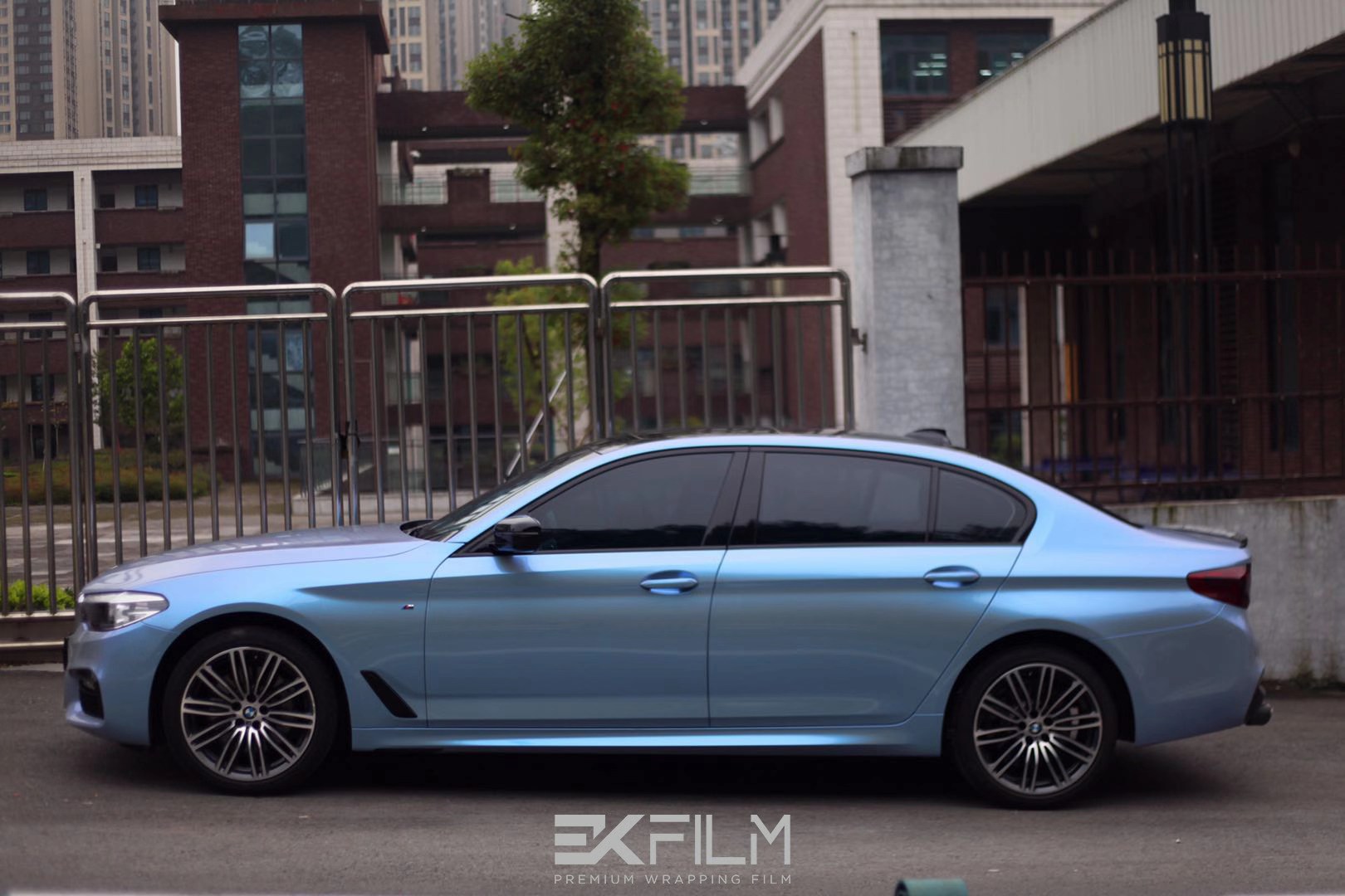 宝马5系全车ek改色膜梦幻岩石灰