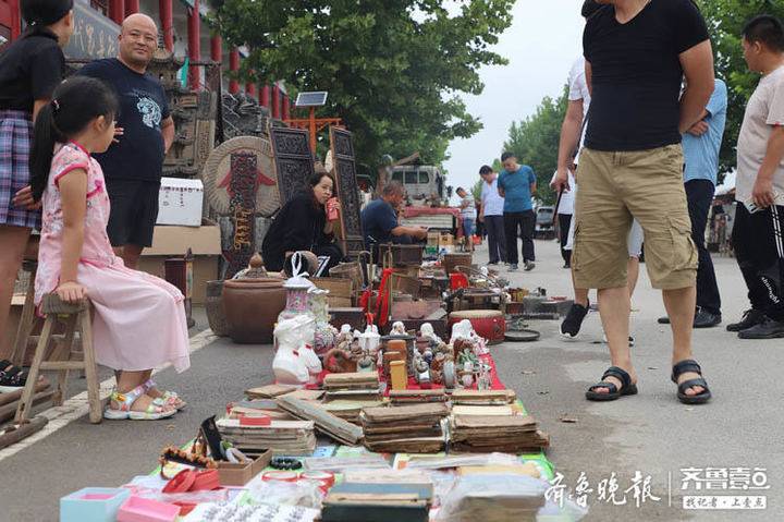 备好放大镜寻宝水落坡,古玩爱好者直呼:来得值!