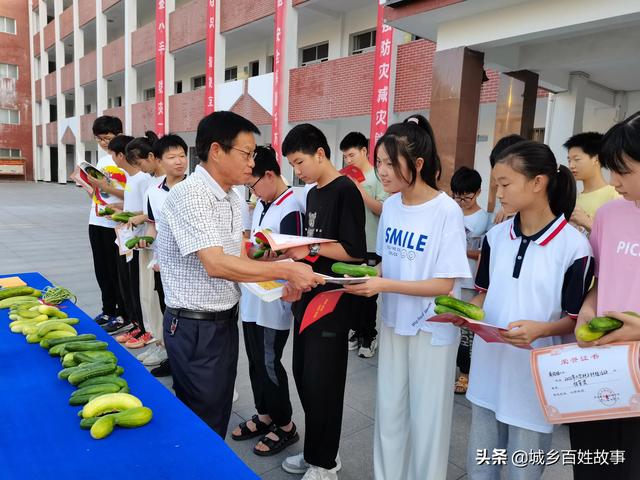 湖北英山县金铺中学开展太空种子种植活动成果分享会