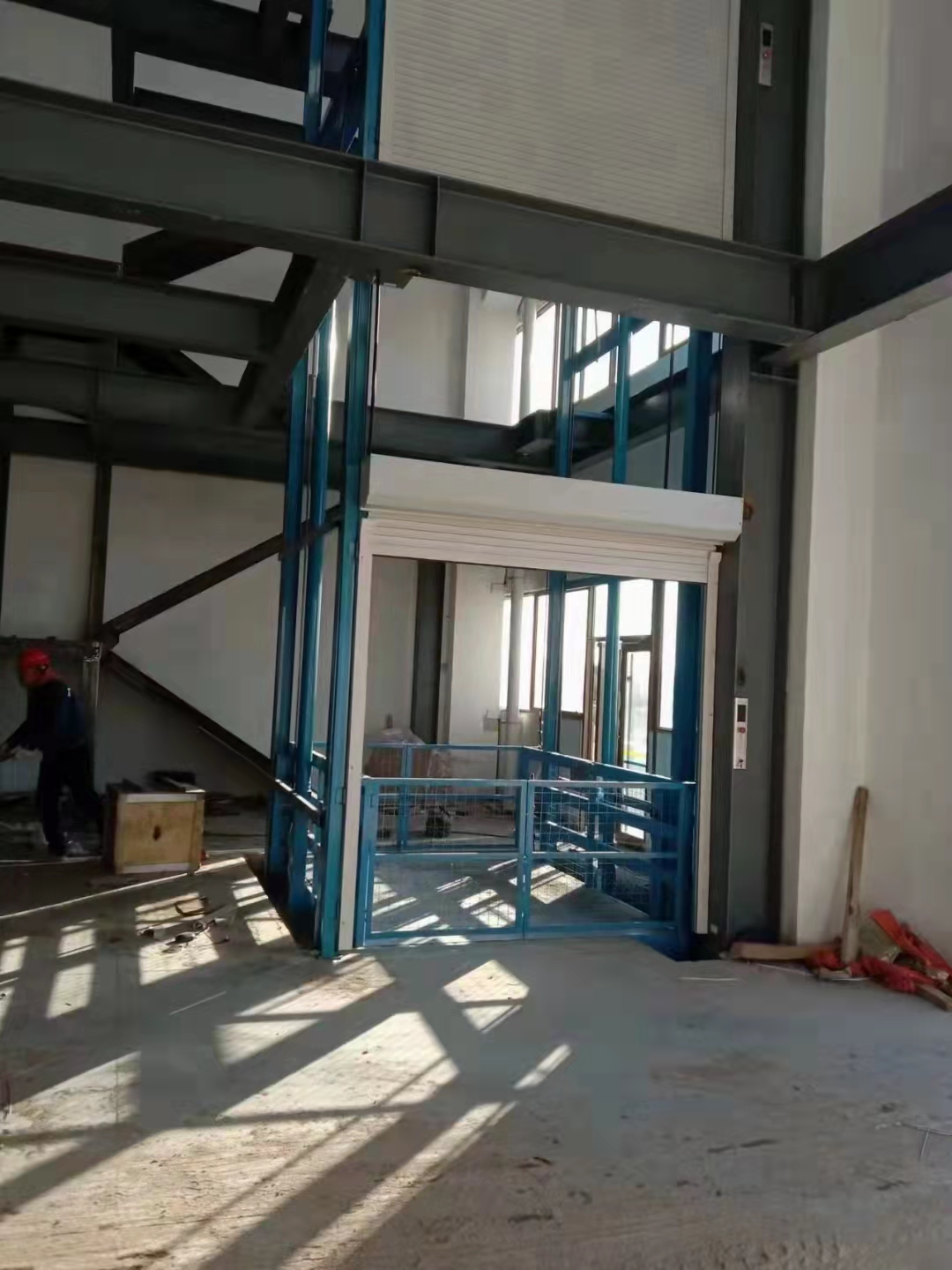 液压升降机大型提升货梯仓库钢结构四层举升工业电梯